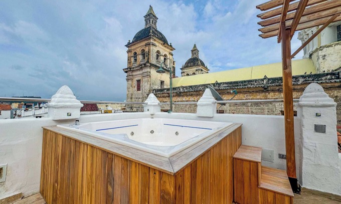 Centro Apartment | Exquisite 3 Bedroom Colonial Apartment in Old City