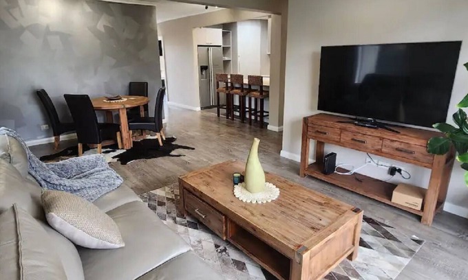Norlane House | Elegant 3-Bedroom Home Steps from Spirit of Tasmania