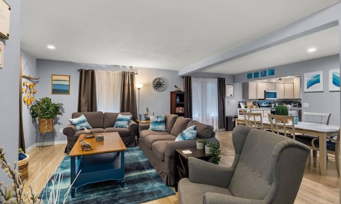 Aberdeen House | Top-Rated 3-Bedroom Tri-Level with Game Room & Breakfast