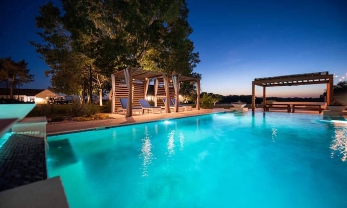 Burton Other | Highly Rated 3 BR Farm Stay with Pool and Spa for 6