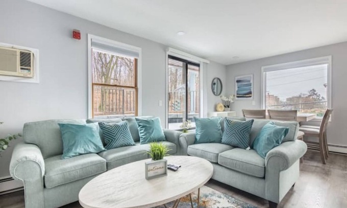 New Rochelle House | Elegant 3-Bed Apartment with Spa Near Manhattan