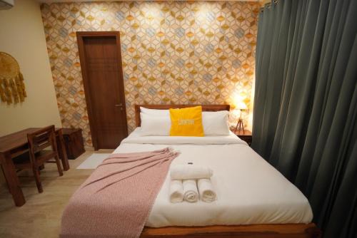 DLF Phase 5 Apartment | Elegant 3BHK Service Apartment Near Golf Course, Gurgaon