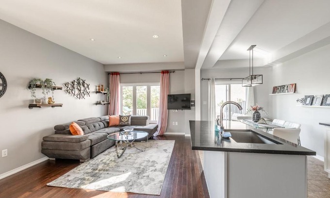 Stoney Creek Apartment | Pet-Friendly 3BR Townhome with Hot Tub & Gym by GLOBALSTAY