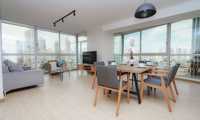 Tumba Vieja Apartment | Luxury 3BR Cityview apt, parking and balcony