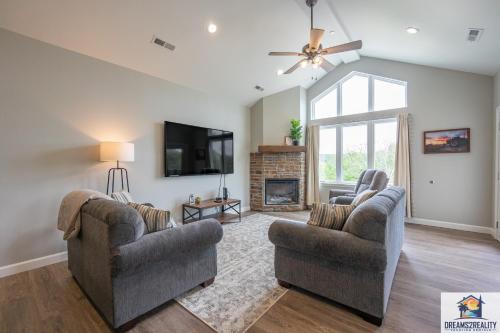 Branson House | Discover a New Luxury 3BR Condo with Resort Amenities