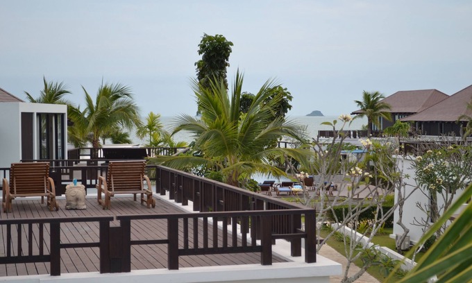 Chakphong House | Elegant 3BR Beachfront Home for Family Getaways