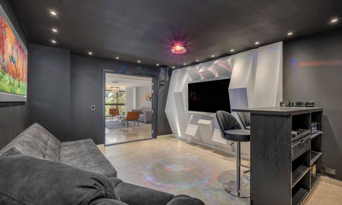 El Poblado Apartment | Luxury 3BR Retreat, Private Jacuzzi, Nightclub and AC