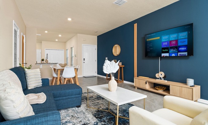 Whites Ford House | Inviting 3BR Townhome with Pool and Gym Amenities