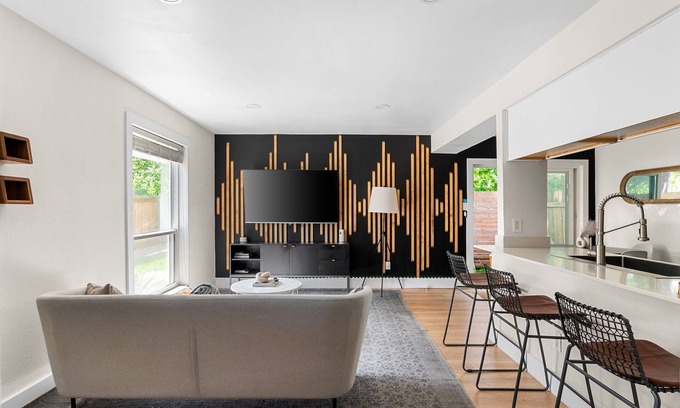 St. Edwards Condo | Exceptional South Congress Retreat - Walkable to Downtown