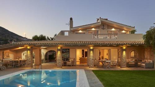 Saronikos Villa | Elegant 4-Bedroom Villa with Private Pool on the Beach