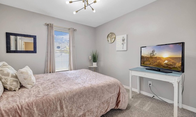 Twin Falls House | Elegant 4-Bed, 2.5-Bath Home with Pet-Friendly Amenities