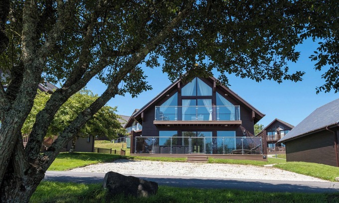 Winnard's Perch Cabin | Luxury 4 Bed Lodge, Retallack Resort near Padstow