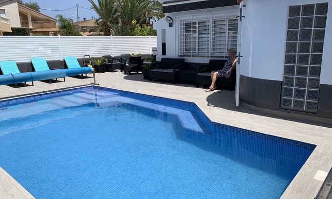 Los Alcazares House | Elegant 4-Bed Retreat with Heated Saltwater Pool & Ocean View