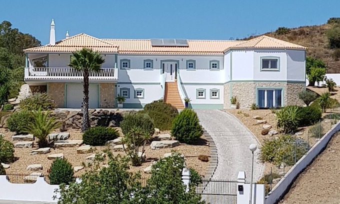 Monte Francisco House | Indulge in a 4-Bedroom Villa with Pool and Spa Amenities