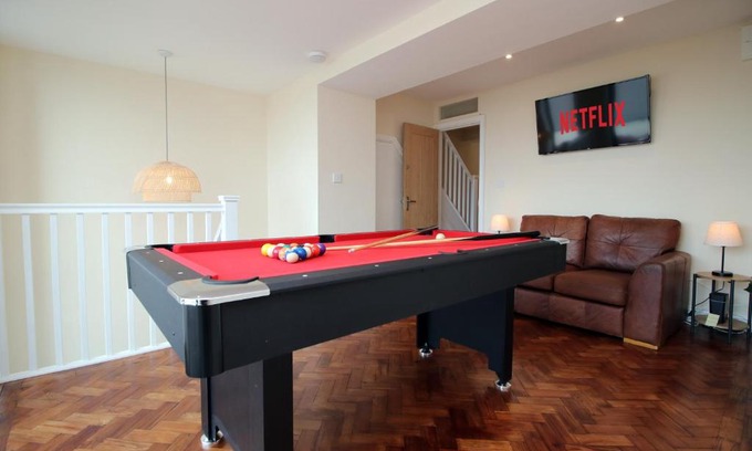 Penarth House | Elegant 4-Bedroom Home in Penarth with Sea Views & Games Room