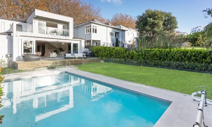 Grey Lynn Villa | Luxury 4 bedroom Grey Lynn Villa with Pool