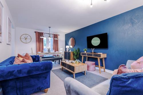 Burslem House | Family-Friendly Stoke Home Sleeps 10 | Rated 9.5/10