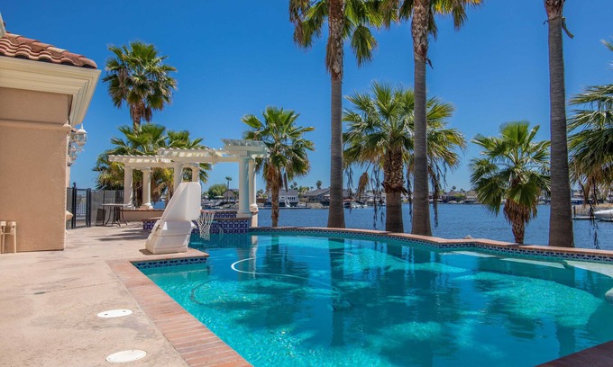 Discovery Bay House | Elegant 4 Bedroom Home with Pool & Spa in Discovery Bay