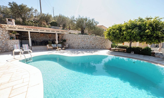 Galatas Villa | Elegant 4 Bedroom Villa with Private Pool & Ocean View