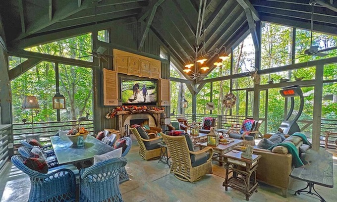 Asheville House | Gourmet Kitchen & Outdoor Space with Fireplace – Guest Rated 10/10