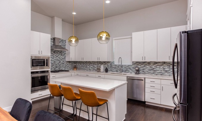 Astrodome House | Guest Rated: 10/10 Scandinavian Townhouse with Rooftop