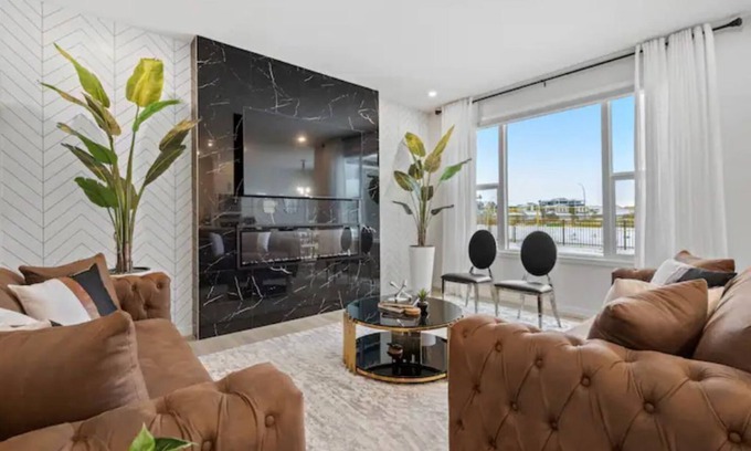 Cranston House | Modern 4-Bed Hotel with AC & Pet-Friendly Amenities
