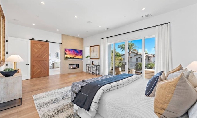Corona del Mar House | Beachside 4-Bedroom Oasis with Ocean Views and Top Ratings