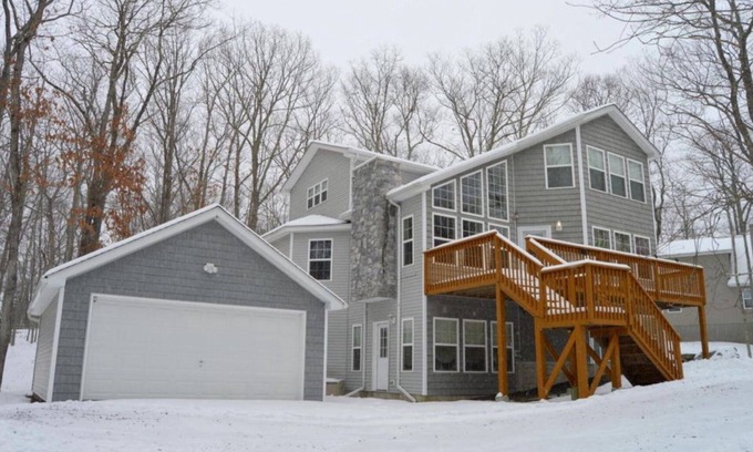 Rowland Ski Chalet | Elegant 4BR Chalet Near Lake and Skiing with Ocean Views