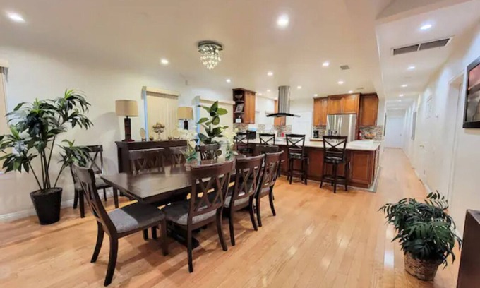 Fairfax District House | Exceptional La Brea Home with Spa & Hot Tub Amenities