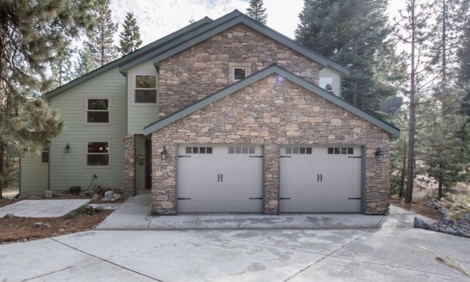 Shaver Lake House | Guest Rated 10/10: Elegant Shaver Lake Home with Pool