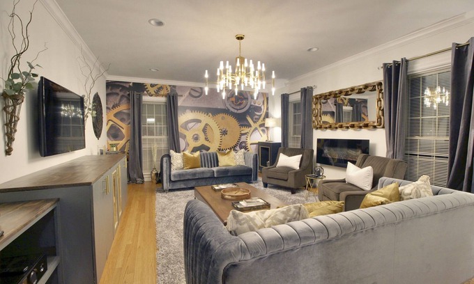 Detroit House | Gorgeous 5 Bedroom Golf Club Home with Unique Man Cave
