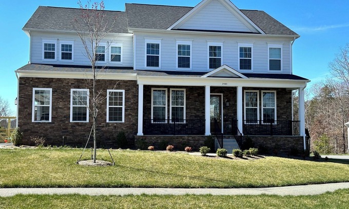 Keswick House | Luxury 5-Bedroom Home - minutes to Wineries, Monticello and downtown Charlottesville