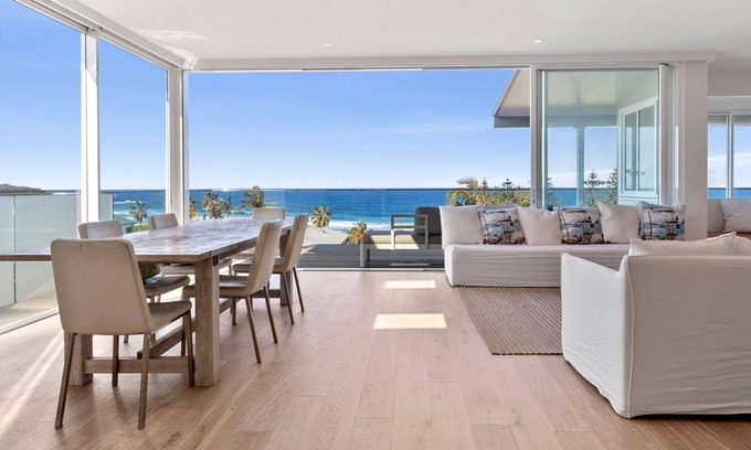 Curl Curl House | Elegant Watavu Home with Oceanfront Views in Curl Curl