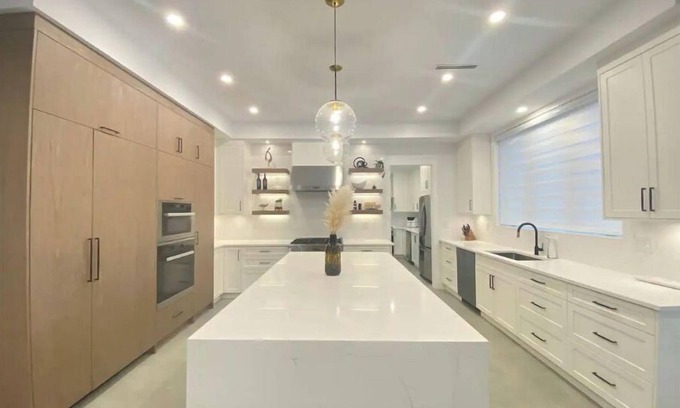 Langley House | Exquisite 5 BR Home with Pool for Your Perfect Getaway