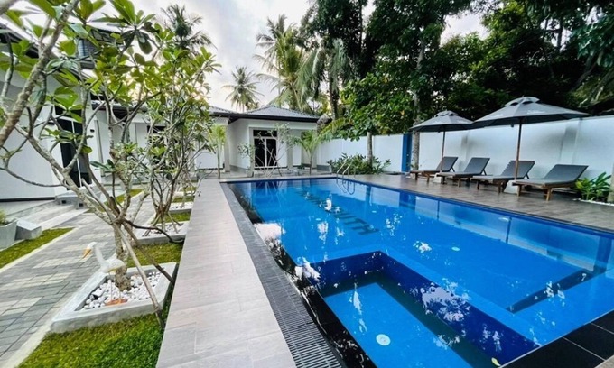 Habaraduwa Villa | Private Cabanas with Ocean Views Steps from the Beach