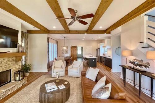 Dadeville House | Luxury 5BR Lake House with Porch, Lake View