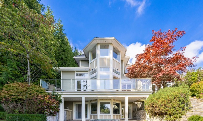 West Vancouver House | Luxury 5BR Villa | Gym, Theater & Ocean Views