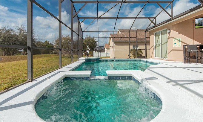 Tuscan Ridge House | Gorgeous 5BR Retreat with Pool & Grill Near Disney