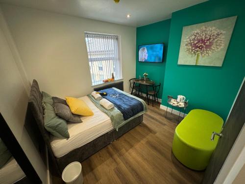 Elland House | Elegant Southgate House: Family-Friendly with Hot Tub
