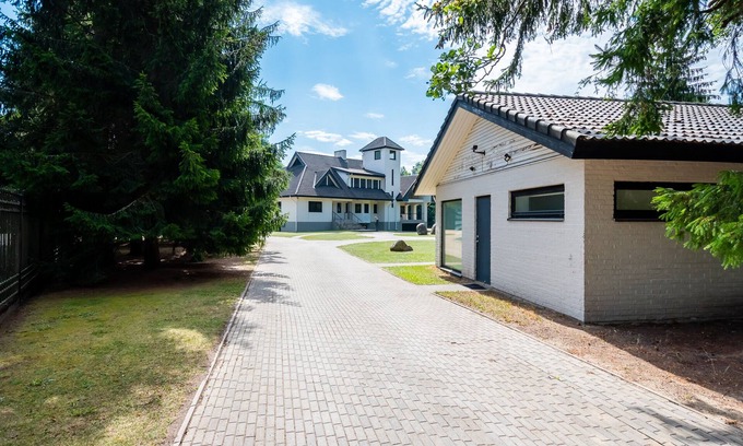 Haabersti Villa | Exclusive 6-Bedroom Villa with Pool and Private Gym