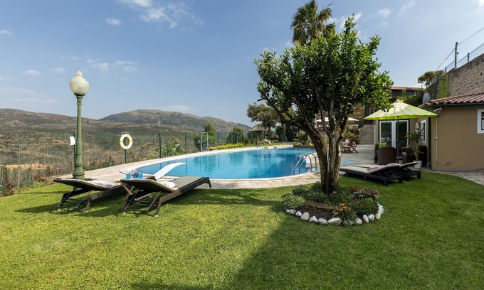 Cabracao Cottage | Elegant 6-Bedroom Villa with Private Pool & Ocean Views