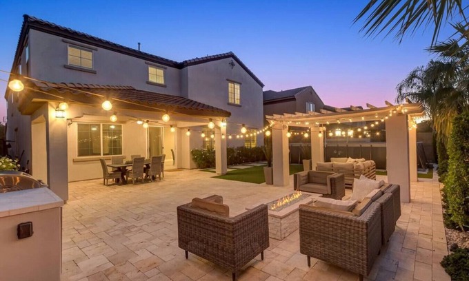 Chandler Villa | Exquisite 6 BR Villa with Pool Table and Spacious Backyard