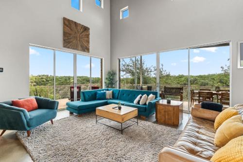 Dripping Springs House | Luxury 7BR Hill Country Gem Hot Tub & Barndominium