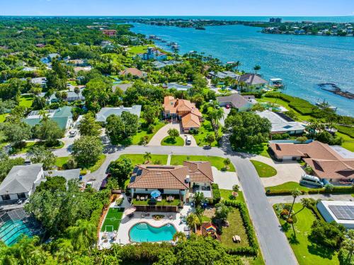 Anona Villa | Elegant 8-BR Villa with Heated Pool & Soccer Field