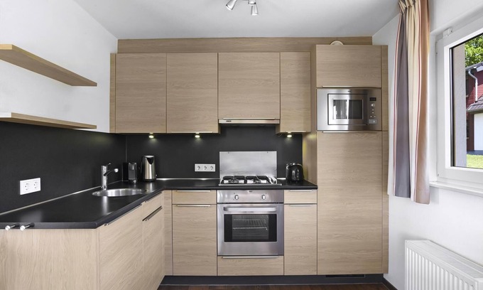 Kell am See House | Inviting Bungalow for 8 at Landal Hochwald with Spa Access