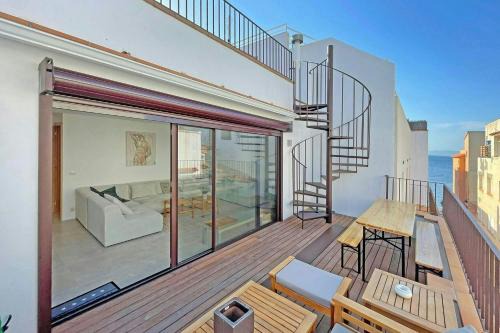 L'Escala House | Oceanfront 4-Star Retreat in L'Escala, Steps from Beach