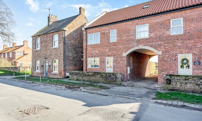 Rainton Cottage | Family and Couple-Friendly Retreat in North York