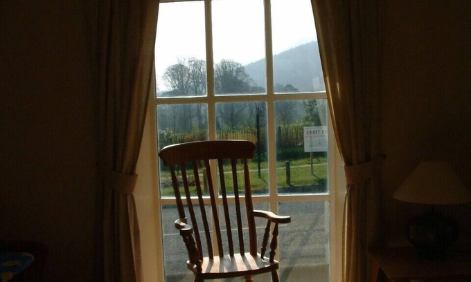 Bryansford Cottage | Beautiful Retreat in Nature with Free WiFi and Pool Access