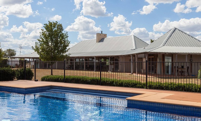 Gulgong Apartment | Experience Opulent Stays in Gulgong's Scenic Country