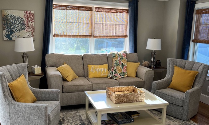 Yachting Village House | Newport Haven #6 - Guest Rated 10/10 with Spa & Breakfast